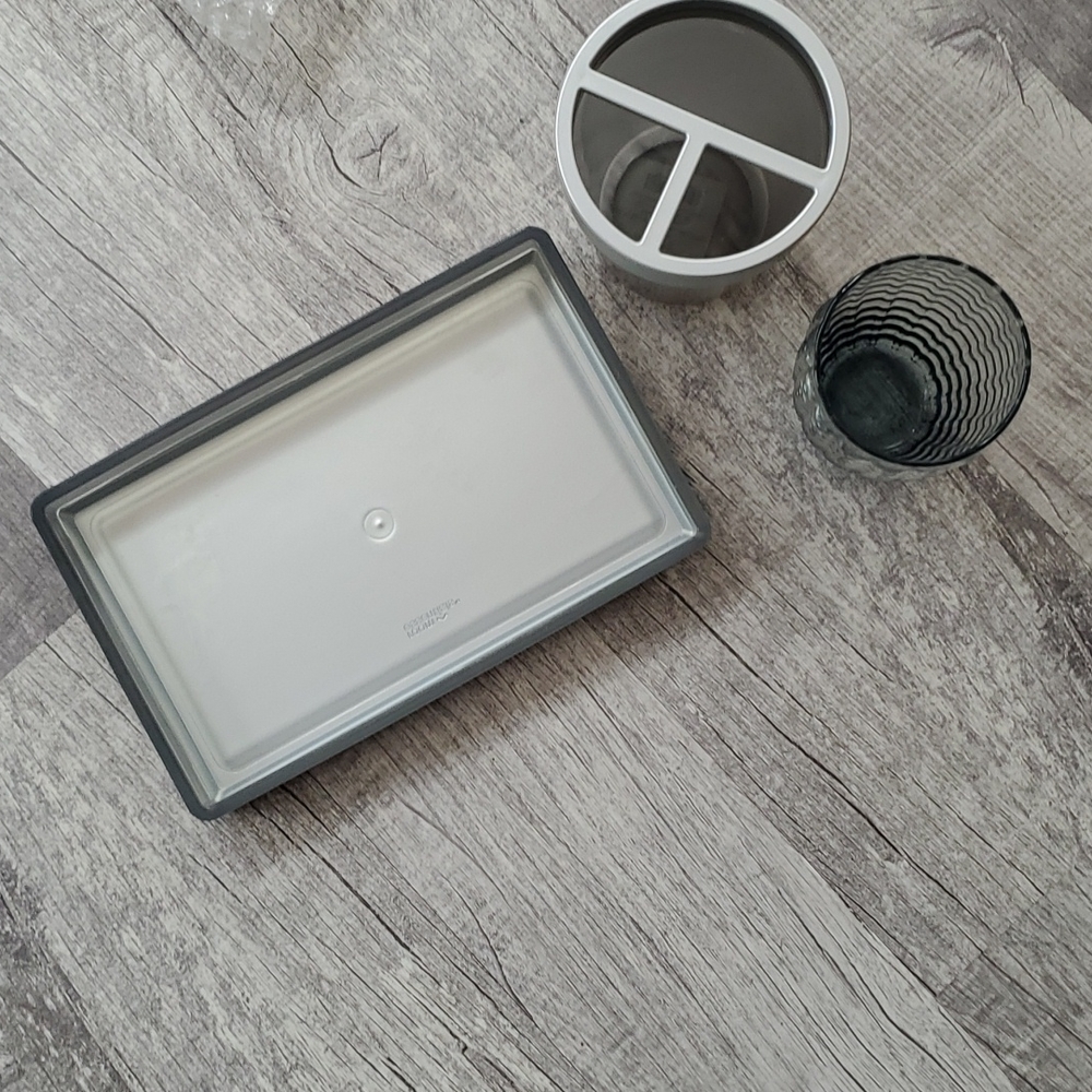 3 piece bathroom accessory set